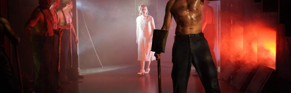 THE HANGOVER REPORT – Jon Beavers is tremendous in the title role of Irish Rep’s visceral, stylish revival of Eugene O’Neill’s THE HAIRY APE